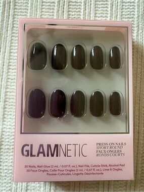New GLAMnetic Press-On Nails — Dark Brown